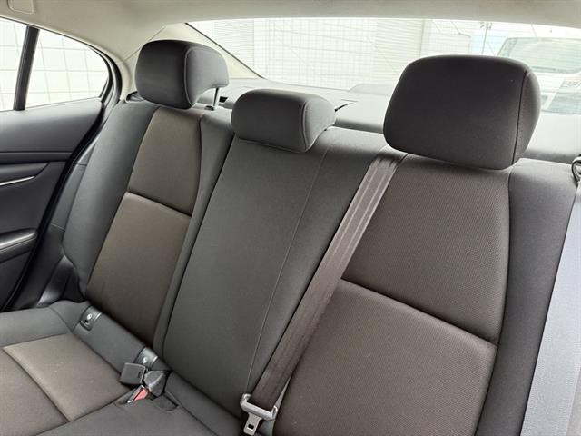 Mazda Mazda3 Sedan Vehicle Full-screen Gallery Image 19