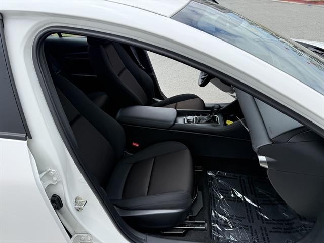 Mazda Mazda3 Sedan Vehicle Full-screen Gallery Image 20