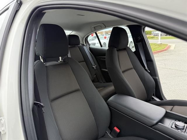 Mazda Mazda3 Sedan Vehicle Full-screen Gallery Image 21