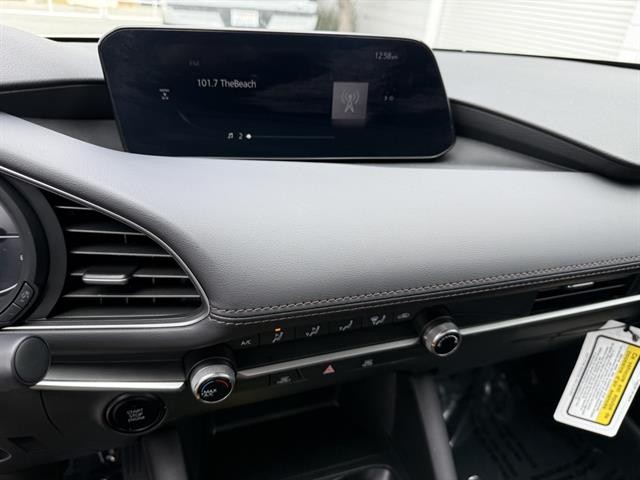 Mazda Mazda3 Sedan Vehicle Full-screen Gallery Image 23