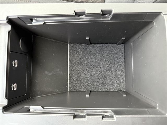 Mazda Mazda3 Sedan Vehicle Full-screen Gallery Image 25