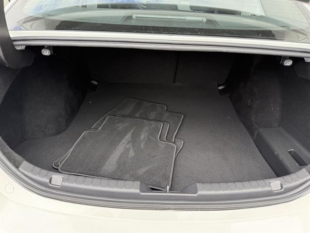 Mazda Mazda3 Sedan Vehicle Full-screen Gallery Image 28