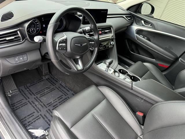 Genesis G70 Vehicle Full-screen Gallery Image 02