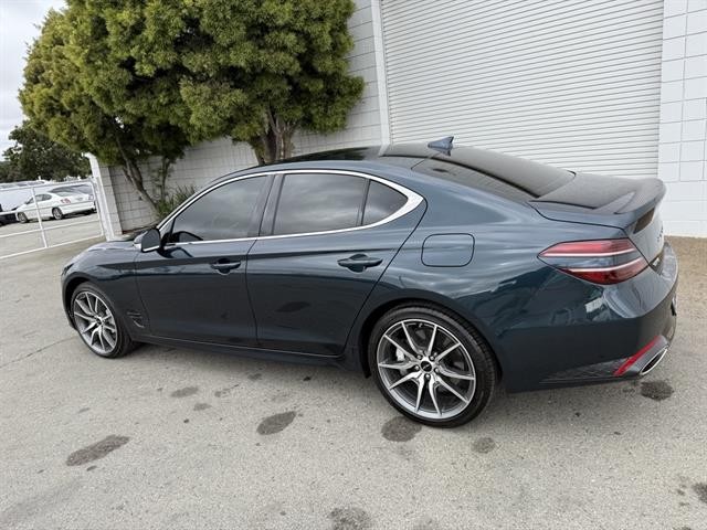 Genesis G70 Vehicle Full-screen Gallery Image 03
