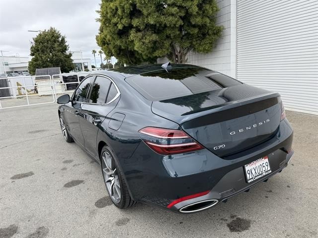 Genesis G70 Vehicle Full-screen Gallery Image 04