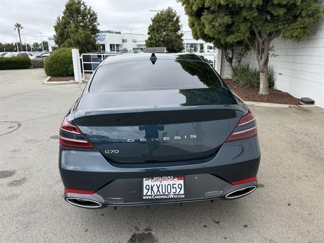 Genesis G70 Vehicle Full-screen Gallery Image 05