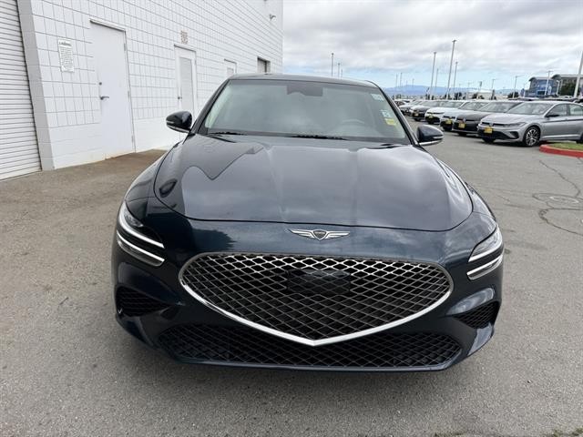 Genesis G70 Vehicle Full-screen Gallery Image 08