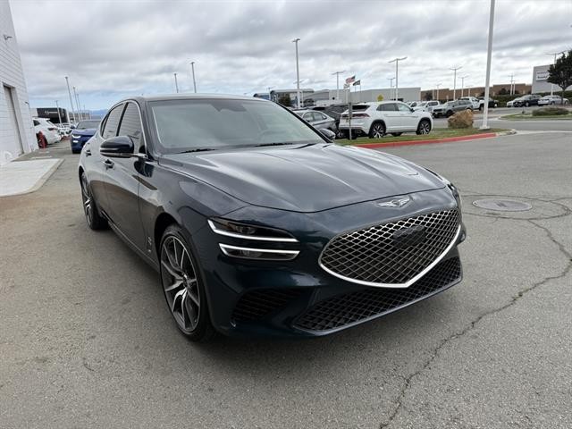 Genesis G70 Vehicle Full-screen Gallery Image 09
