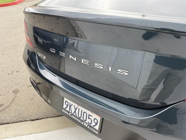 Genesis G70 Vehicle Full-screen Gallery Image 10