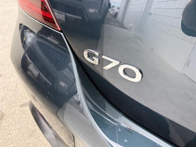 Genesis G70 Vehicle Full-screen Gallery Image 11