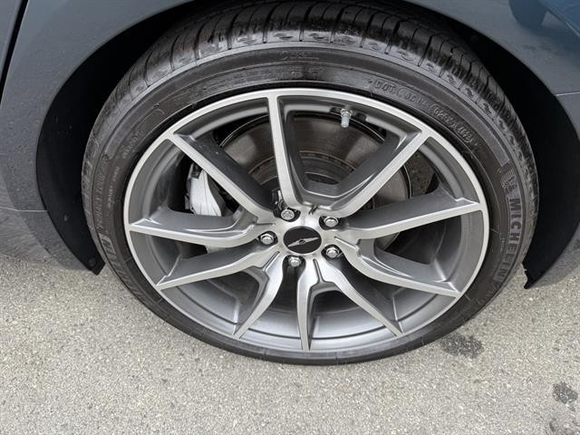 Genesis G70 Vehicle Full-screen Gallery Image 12