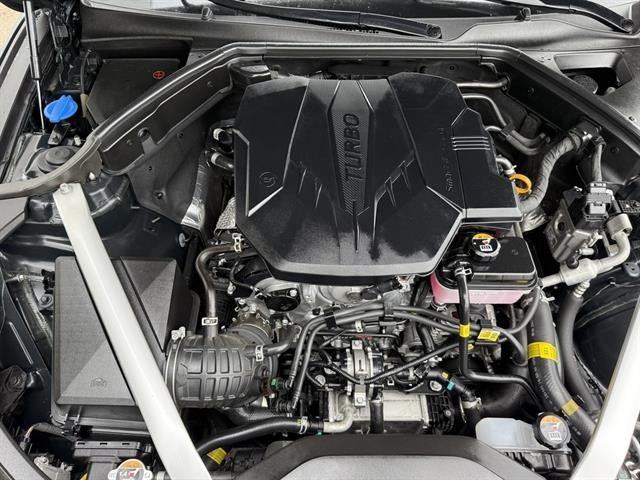 Genesis G70 Vehicle Full-screen Gallery Image 13