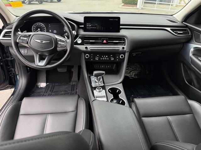 Genesis G70 Vehicle Full-screen Gallery Image 14