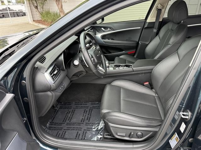 Genesis G70 Vehicle Full-screen Gallery Image 15