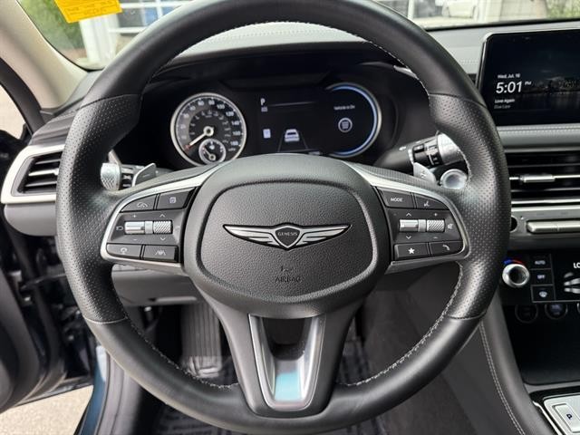 Genesis G70 Vehicle Full-screen Gallery Image 21