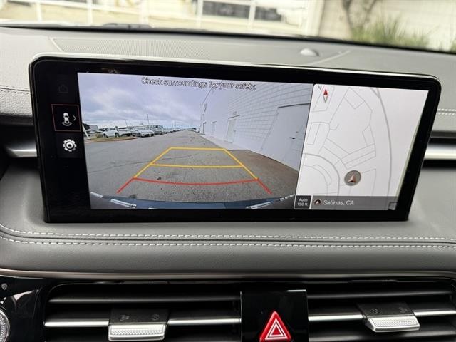 Genesis G70 Vehicle Full-screen Gallery Image 23