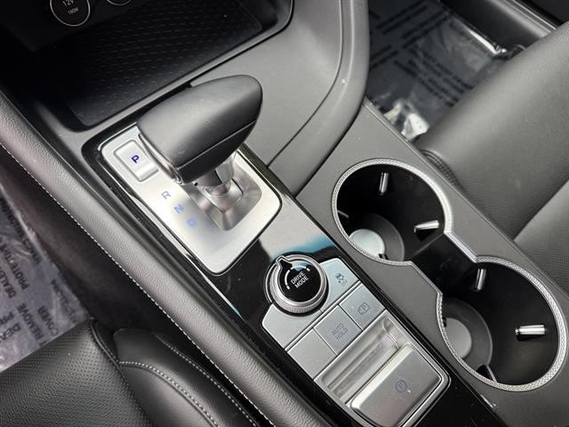 Genesis G70 Vehicle Full-screen Gallery Image 27