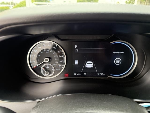 Genesis G70 Vehicle Full-screen Gallery Image 28