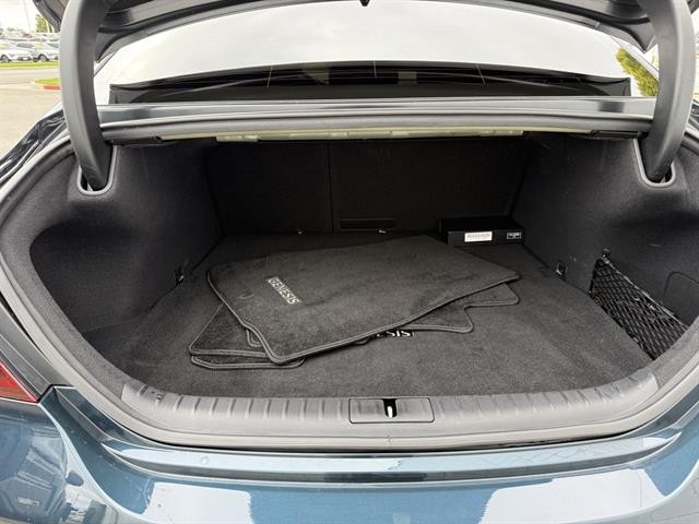 Genesis G70 Vehicle Full-screen Gallery Image 29