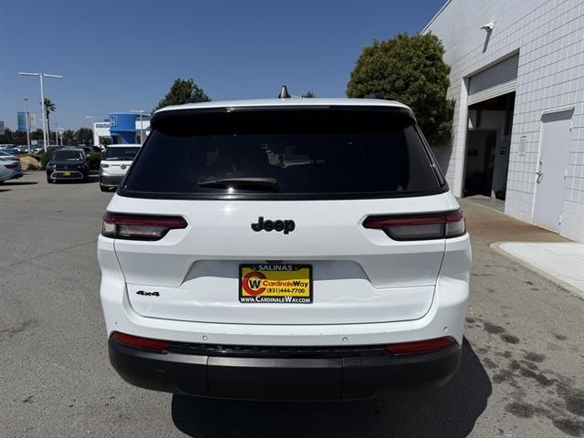 Jeep Grand Cherokee L Vehicle Full-screen Gallery Image 05