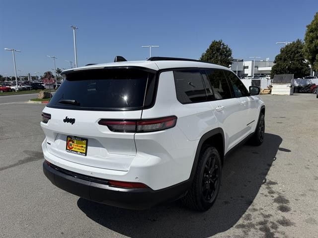 Jeep Grand Cherokee L Vehicle Full-screen Gallery Image 06