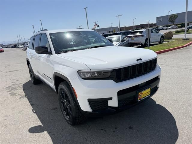 Jeep Grand Cherokee L Vehicle Full-screen Gallery Image 08