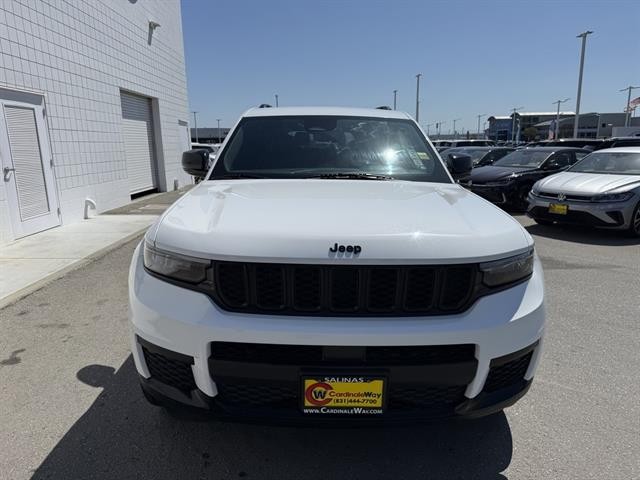 Jeep Grand Cherokee L Vehicle Full-screen Gallery Image 09