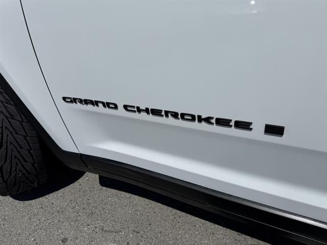 Jeep Grand Cherokee L Vehicle Full-screen Gallery Image 11