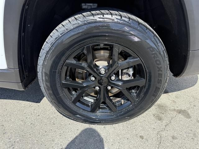 Jeep Grand Cherokee L Vehicle Full-screen Gallery Image 12