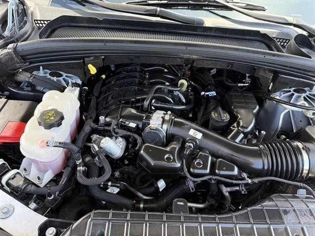 Jeep Grand Cherokee L Vehicle Full-screen Gallery Image 13