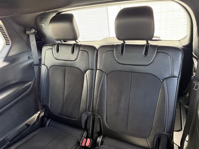 Jeep Grand Cherokee L Vehicle Full-screen Gallery Image 19