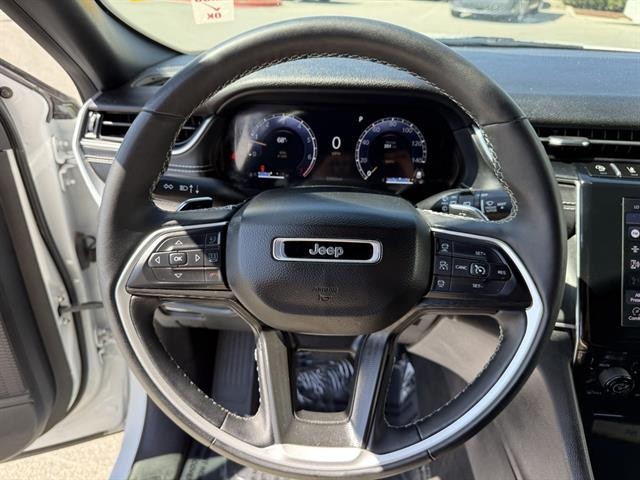 Jeep Grand Cherokee L Vehicle Full-screen Gallery Image 22