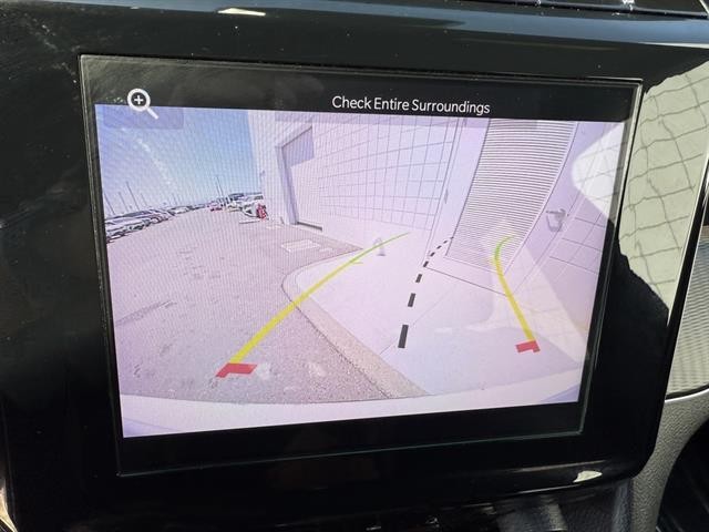 Jeep Grand Cherokee L Vehicle Full-screen Gallery Image 24