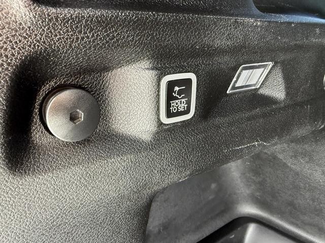 Jeep Grand Cherokee L Vehicle Full-screen Gallery Image 30