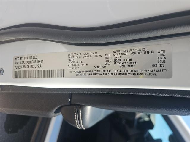 Jeep Grand Cherokee L Vehicle Full-screen Gallery Image 32