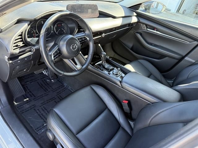 Mazda Mazda3 Sedan Vehicle Full-screen Gallery Image 02