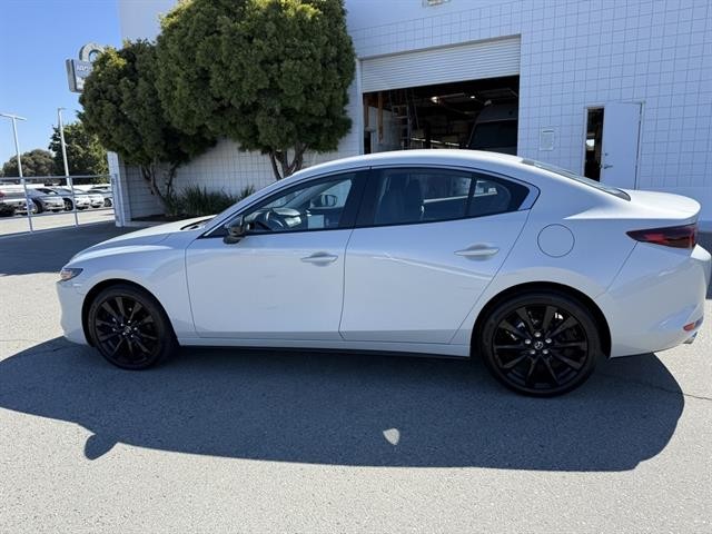 Mazda Mazda3 Sedan Vehicle Full-screen Gallery Image 03