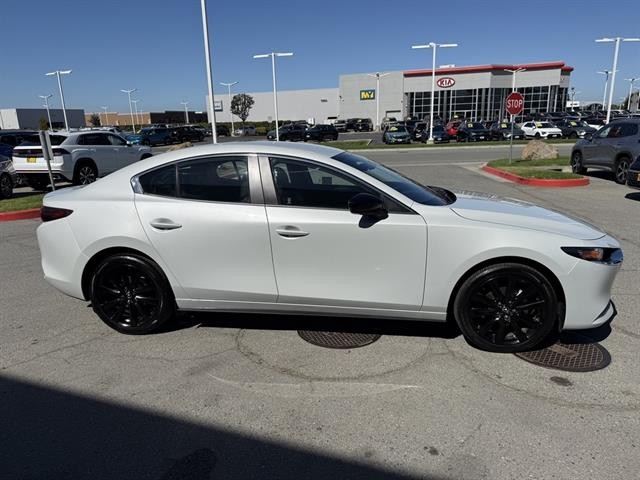 Mazda Mazda3 Sedan Vehicle Full-screen Gallery Image 07