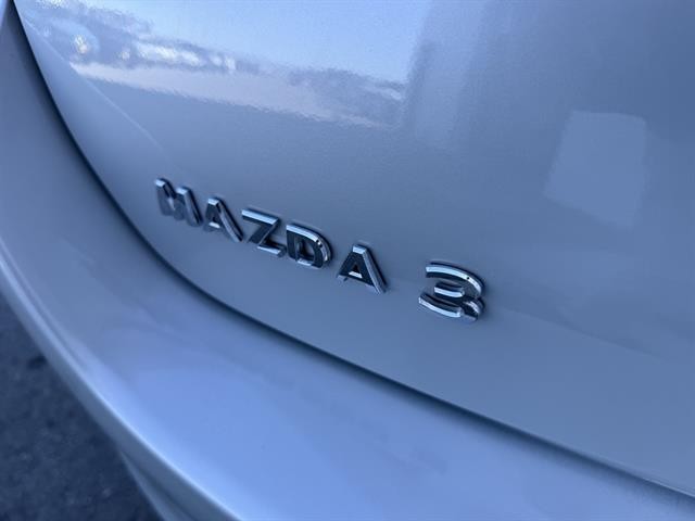 Mazda Mazda3 Sedan Vehicle Full-screen Gallery Image 10