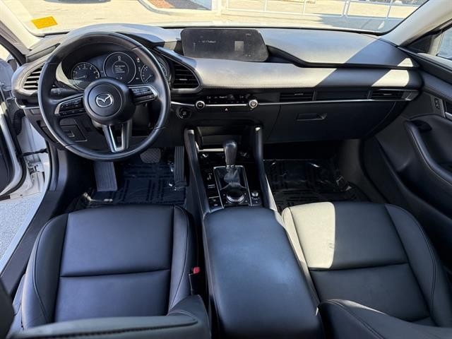 Mazda Mazda3 Sedan Vehicle Full-screen Gallery Image 15