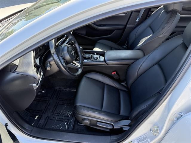 Mazda Mazda3 Sedan Vehicle Full-screen Gallery Image 16