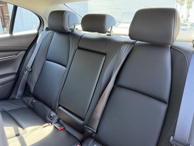 Mazda Mazda3 Sedan Vehicle Full-screen Gallery Image 19