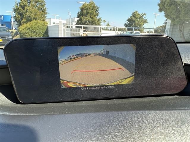 Mazda Mazda3 Sedan Vehicle Full-screen Gallery Image 22