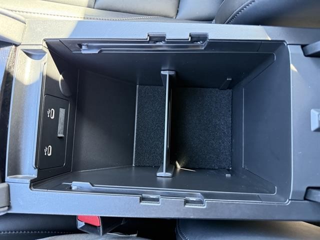 Mazda Mazda3 Sedan Vehicle Full-screen Gallery Image 23