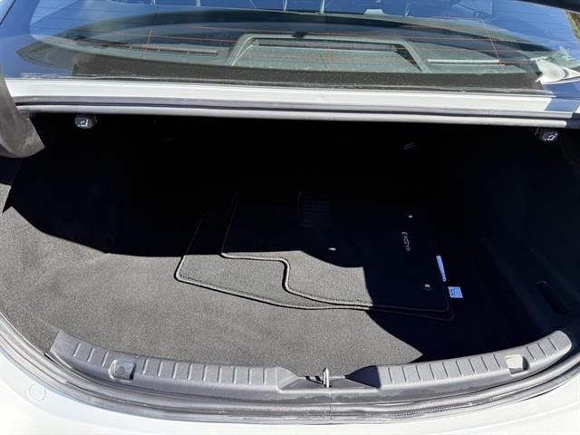 Mazda Mazda3 Sedan Vehicle Full-screen Gallery Image 26