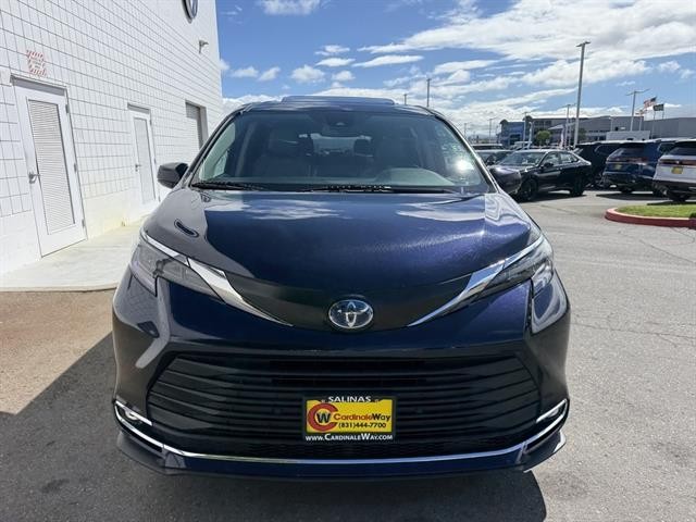 Toyota Sienna Vehicle Full-screen Gallery Image 09