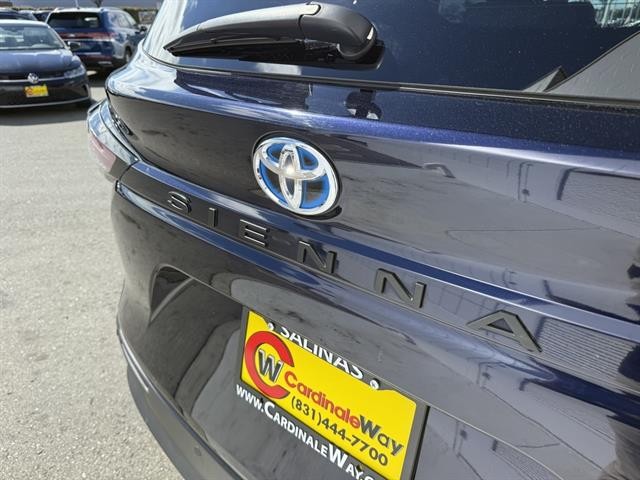 Toyota Sienna Vehicle Full-screen Gallery Image 10