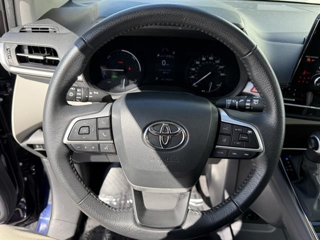 Toyota Sienna Vehicle Full-screen Gallery Image 22