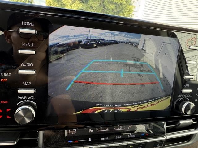 Toyota Sienna Vehicle Full-screen Gallery Image 24