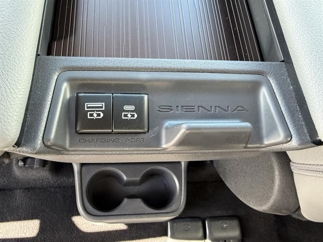 Toyota Sienna Vehicle Full-screen Gallery Image 26